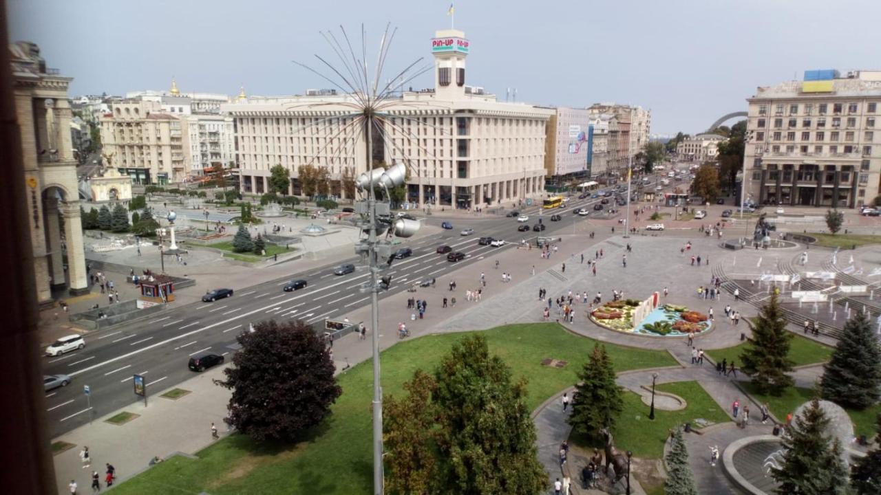 Independence Square - Khreschatyk. View On Independence Sq. Fountains Киев Экстерьер фото