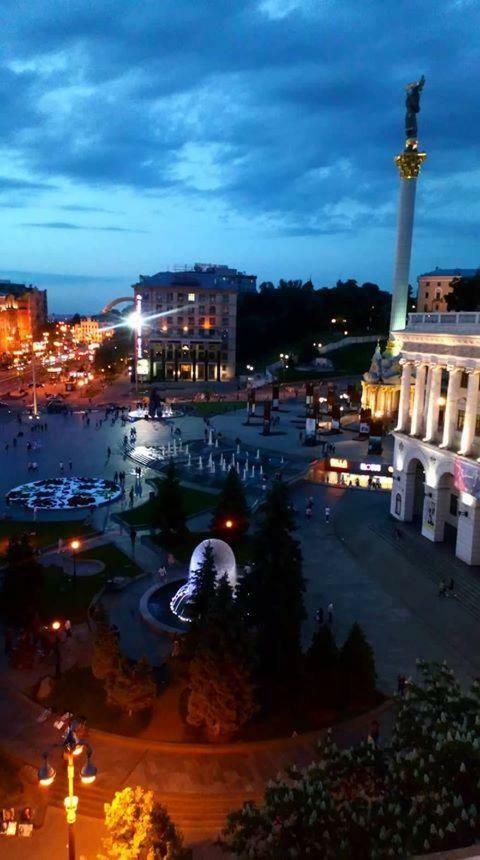 Independence Square - Khreschatyk. View On Independence Sq. Fountains Киев Экстерьер фото