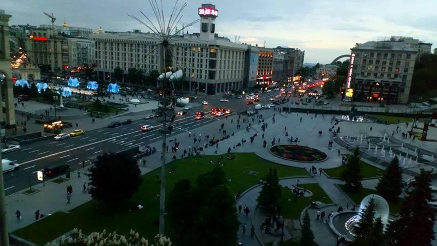 Independence Square - Khreschatyk. View On Independence Sq. Fountains Киев Экстерьер фото