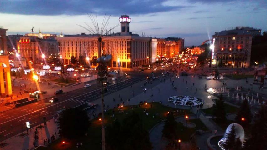 Independence Square - Khreschatyk. View On Independence Sq. Fountains Киев Экстерьер фото