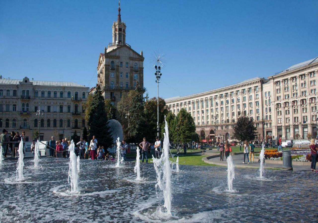Independence Square - Khreschatyk. View On Independence Sq. Fountains Киев Экстерьер фото